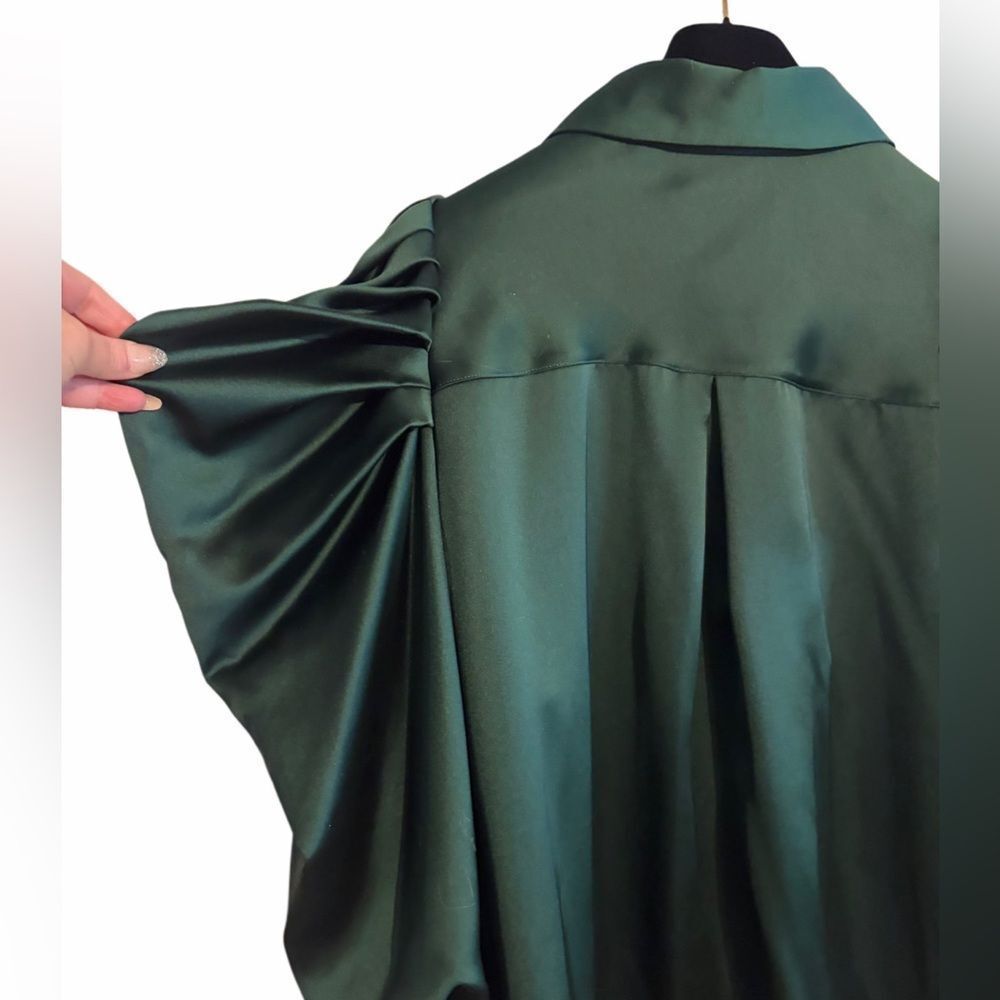 NWT Edward Achour Paris stunning emerald green puffy sleaved satin blouse sz 40 - Picture 4 of 9